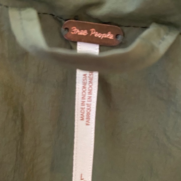 Free People like new lightly used puffer jacket 2 times size L . - Picture 10 of 12